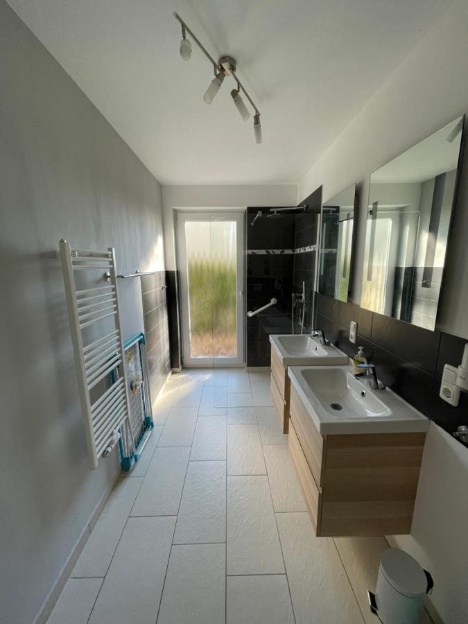 Villa Sara Wohnung Buskam Mit Terrasse Goehren  Buitenkant foto